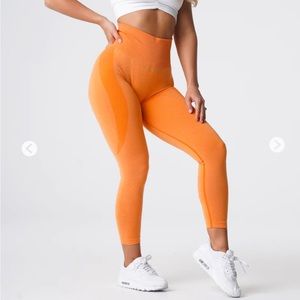 Nvgtn Sunset Orange Contour
Seamless Leggings - Size Medium